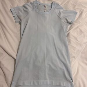 lululemon swiftly tech size 6 powder blue color